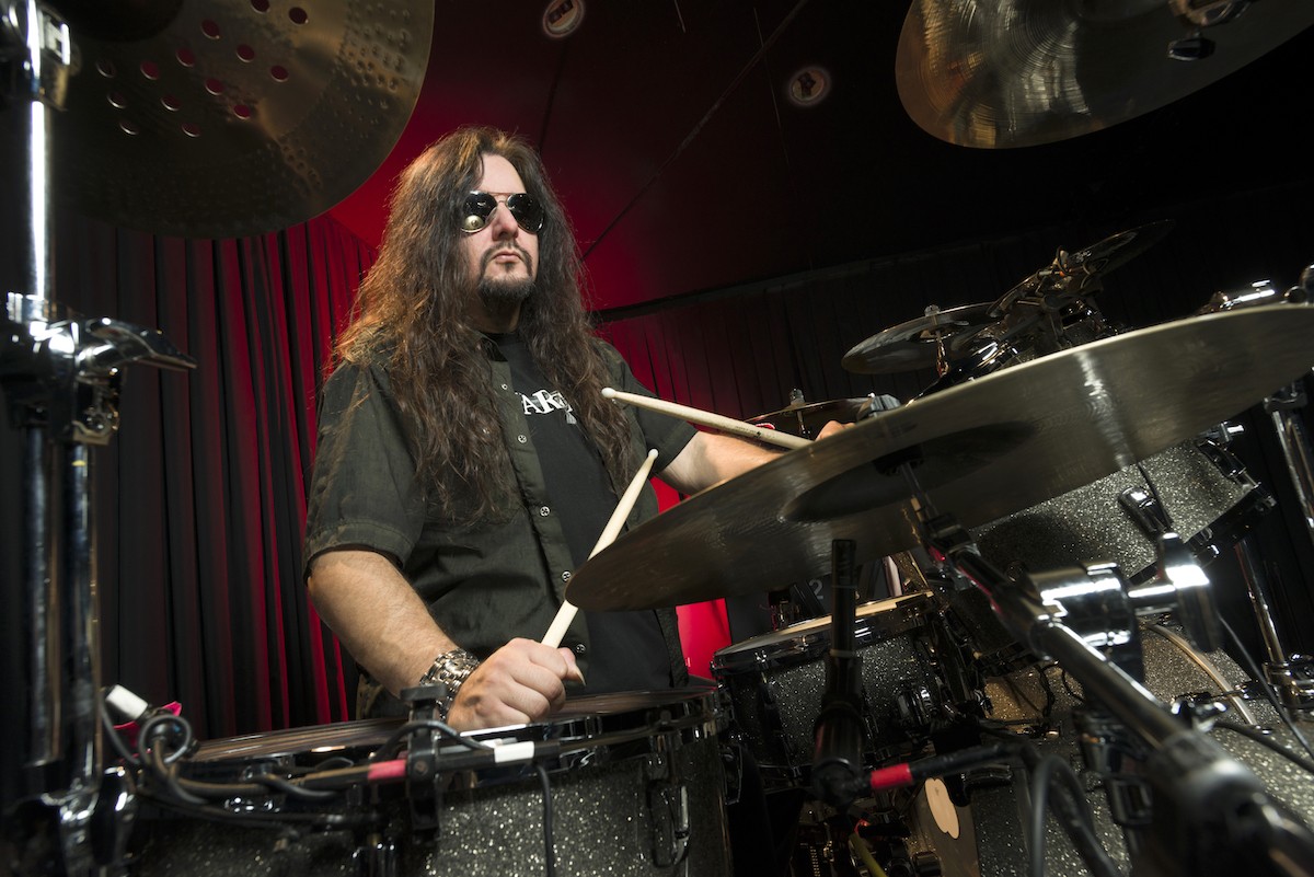 gene-hoglan-demonic-est-lalbum-le-plus-difficile-que-testament-ait-concu