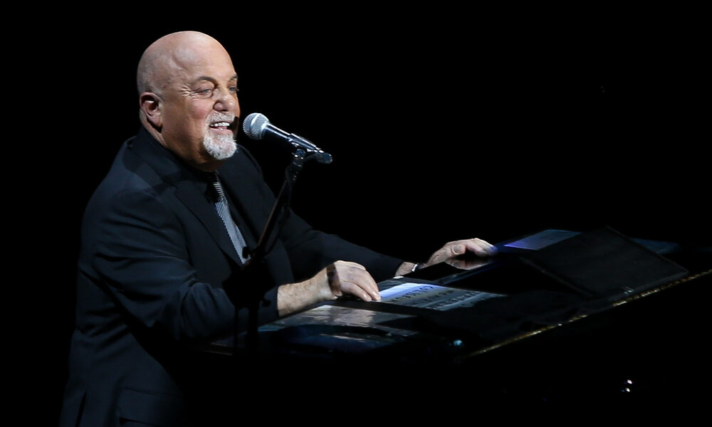 billy-joel-a-fait-appel-a-joe-elliot-pour-assurer-son-show-au-comerika-park-de-detroit