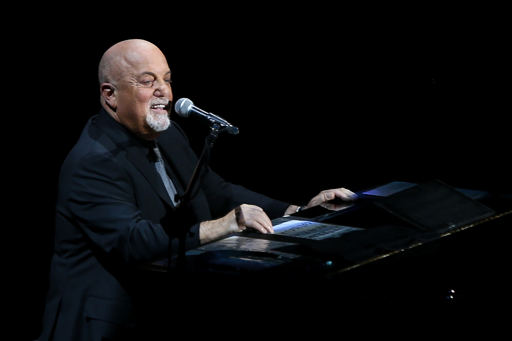 billy-joel-a-fait-appel-a-joe-elliot-pour-assurer-son-show-au-comerika-park-de-detroit